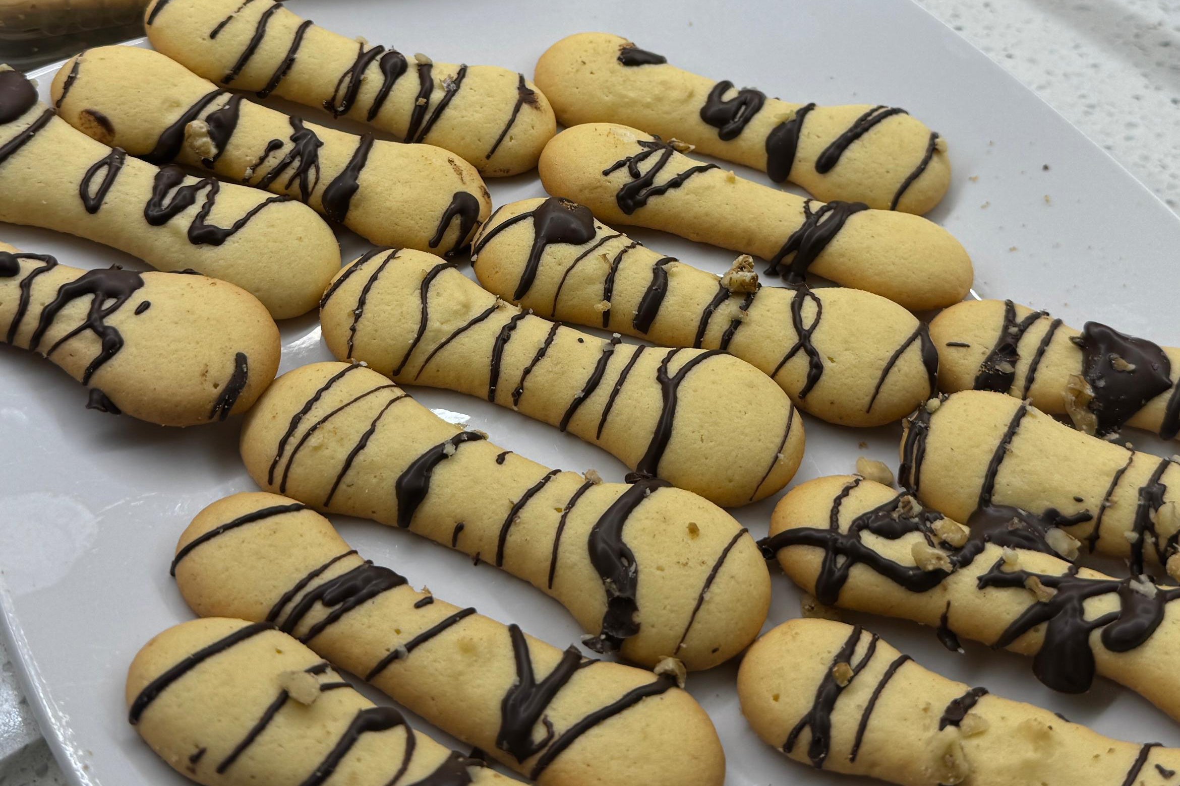 Lenguas de Gato con Chocolate y un Toque Elegante